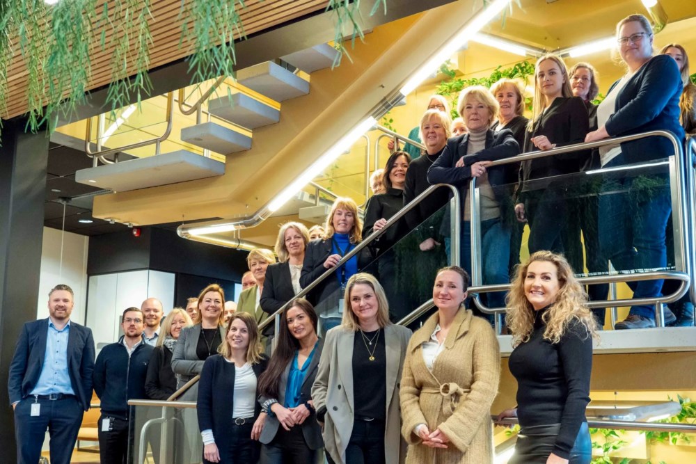 Blide mennesker som jobber i Veksthuset